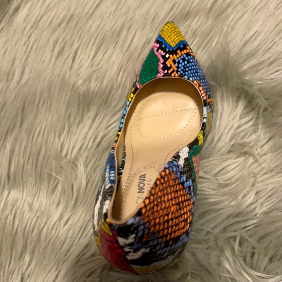 Rainbow snake heels! - Picture 5 of 6